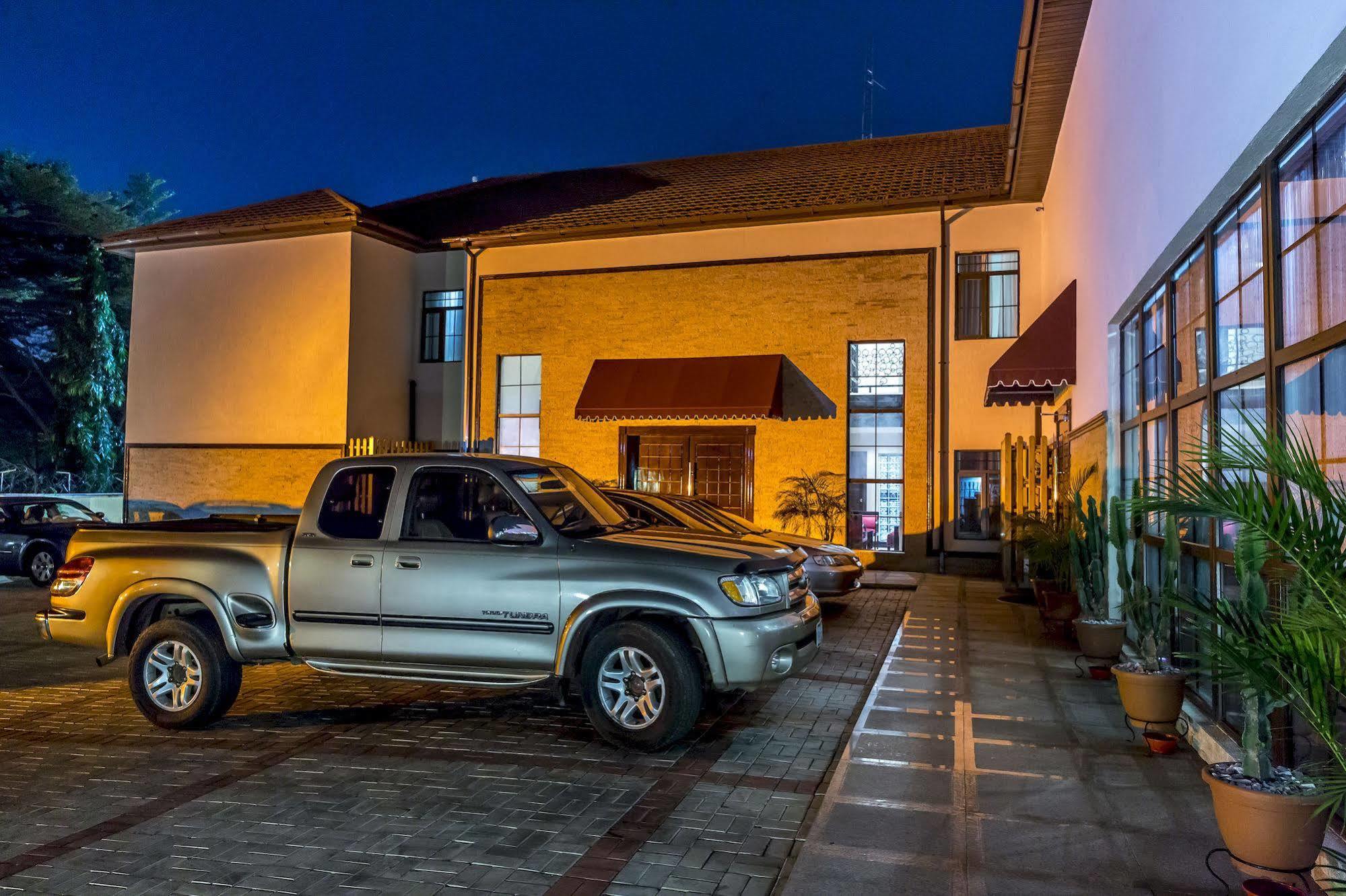 Quo Vadis Hotel Abuja Exterior photo