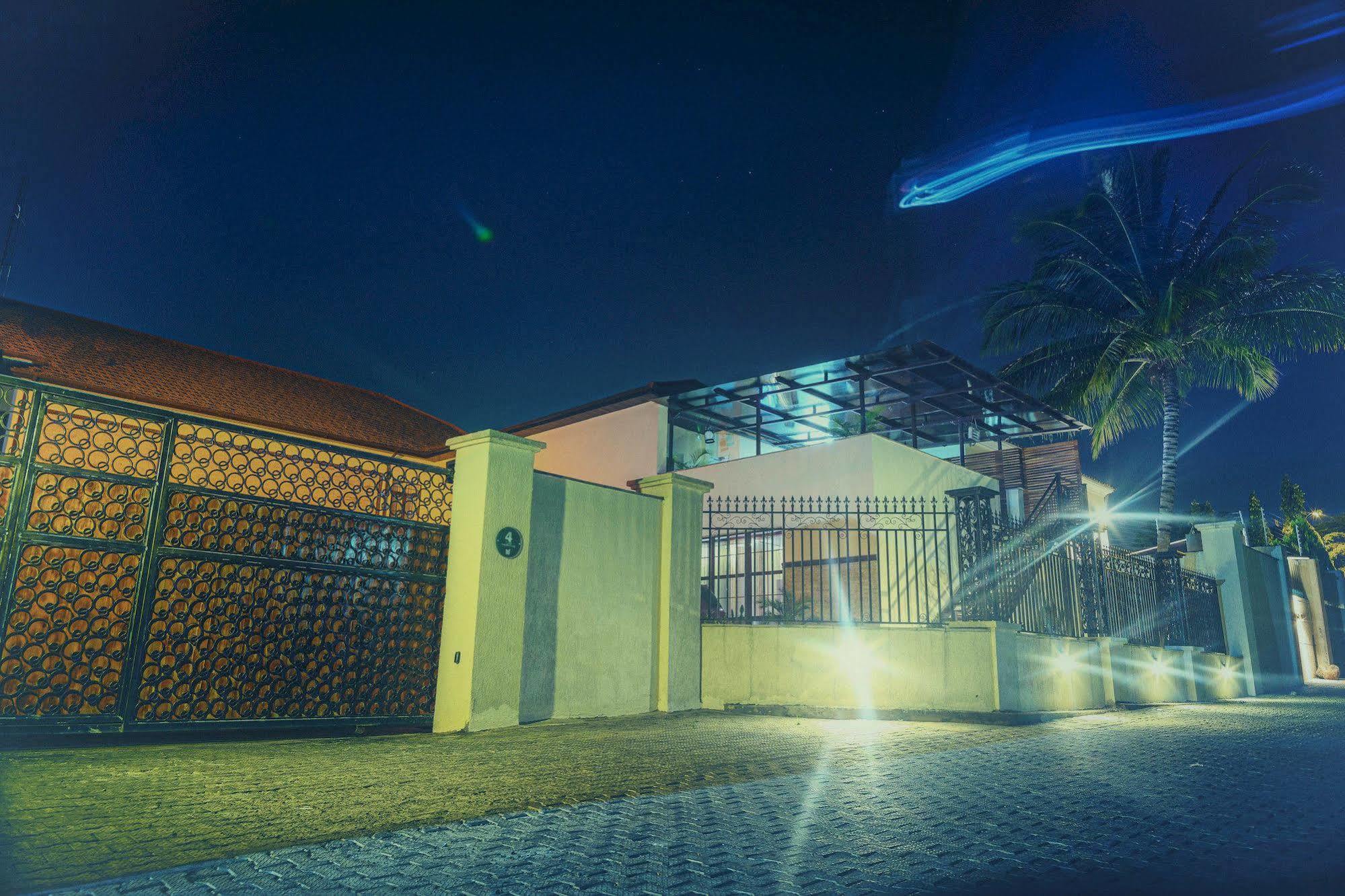 Quo Vadis Hotel Abuja Exterior photo